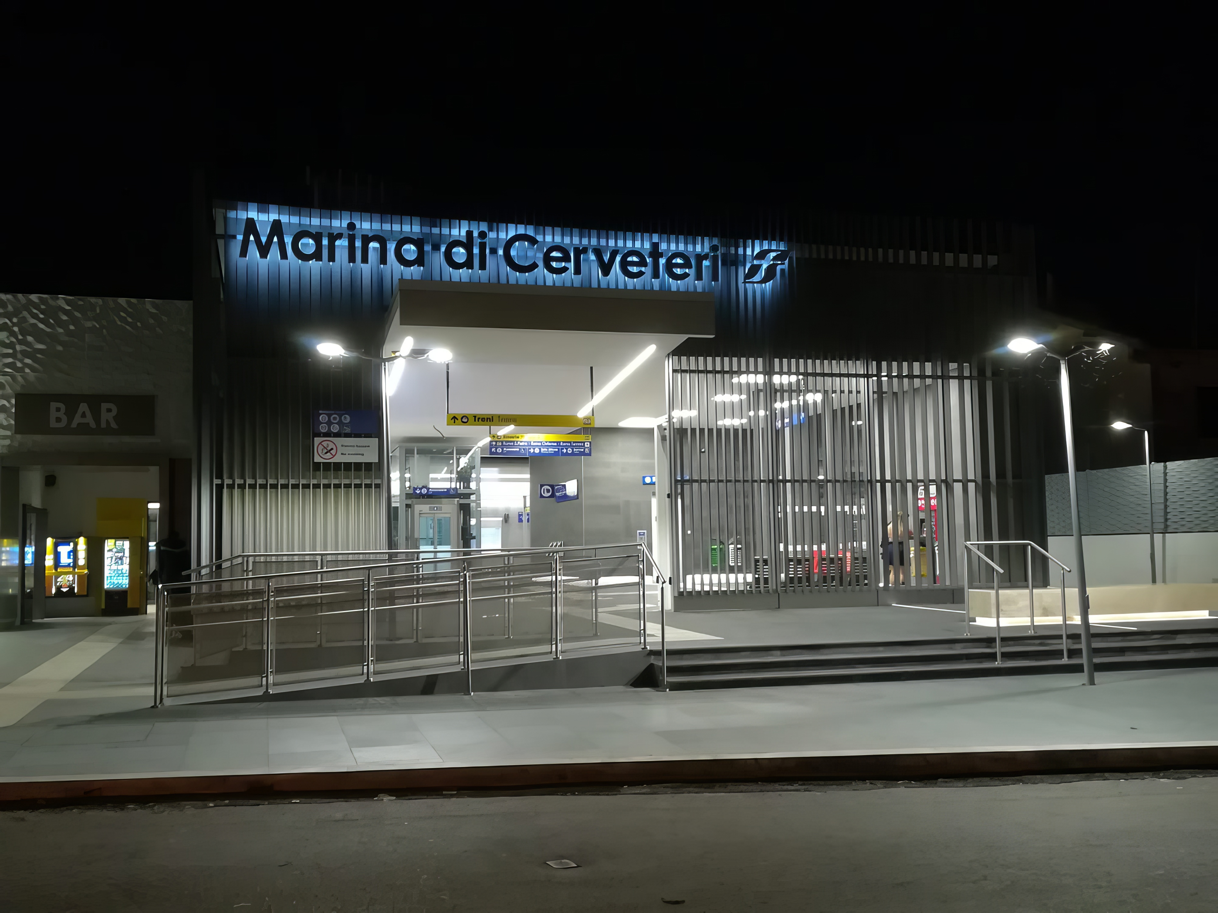 Stazione ferroviaria Marina di Cerveteri treno per Roma